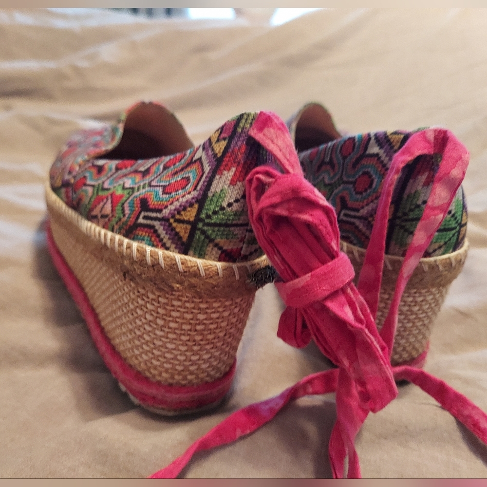 Platform Shoes - Picture 4 of 6